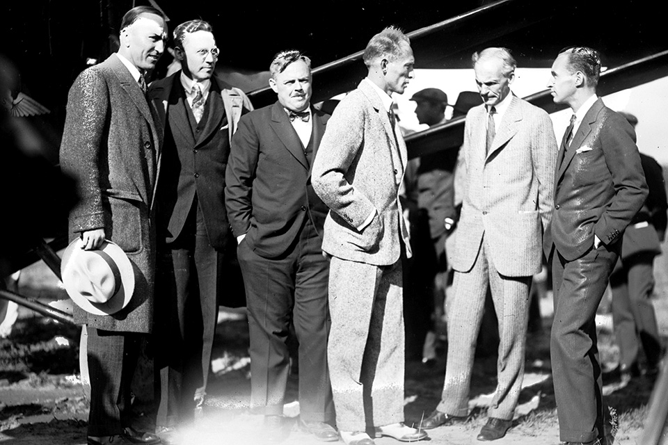 From left: Eddie Rickenbacker, unknown, Brock, Schlee, Henry Ford and Edsel Ford confer in Dearborn, Mich., beside Schlee and Brock’s SM-1 Detroiter. (Walter F. Reuther Library, Archives of Labor and Urban Affairs, Wayne State University)