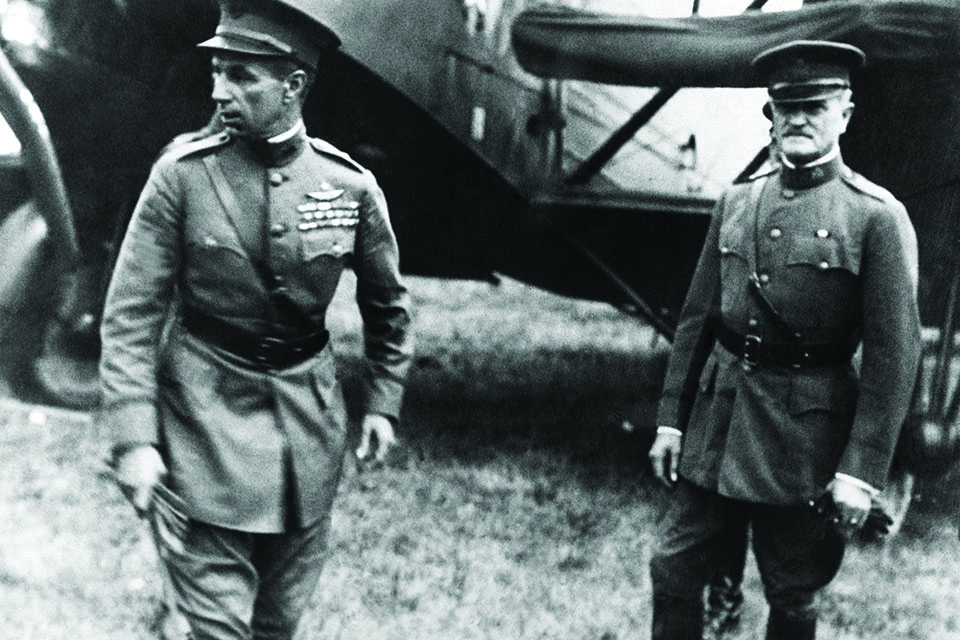 Colonel William “Billy” Mitchell (left), leader of the St. Mihiel air arm, meets with General John J. Pershing. (Bettmann/Getty Images)