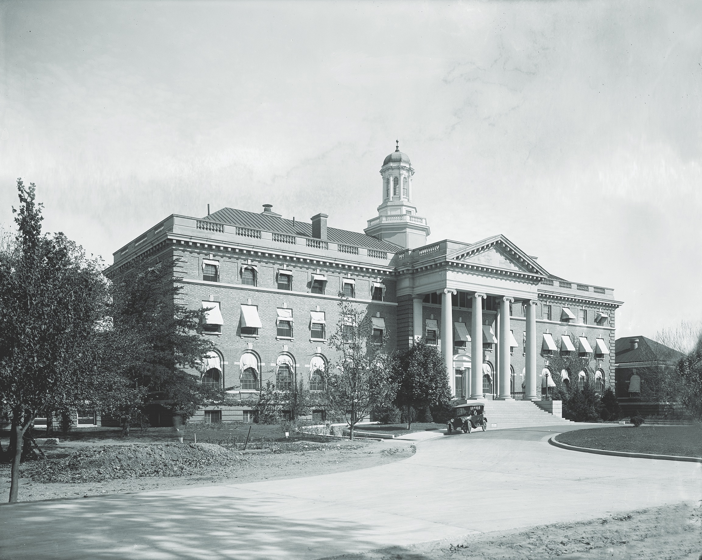 Walter Reed General Hospital, founded in Washington, D.C., in 1909. (Harris & Ewing Collection/Library of Congress)