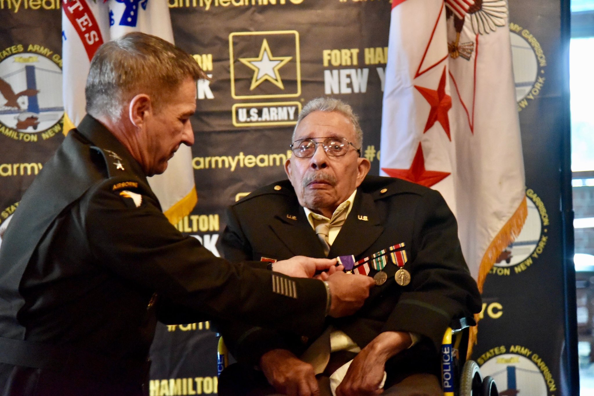 After 77 Years this D-Day Veteran Finally Awarded Purple Heart, image size:2048x1366