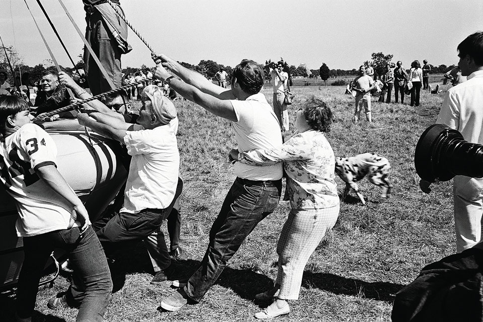 A makeshift ground crew secured the balloon until Brighton told them to let go. (Everett Rattray, Courtesy of The East Hampton Star)