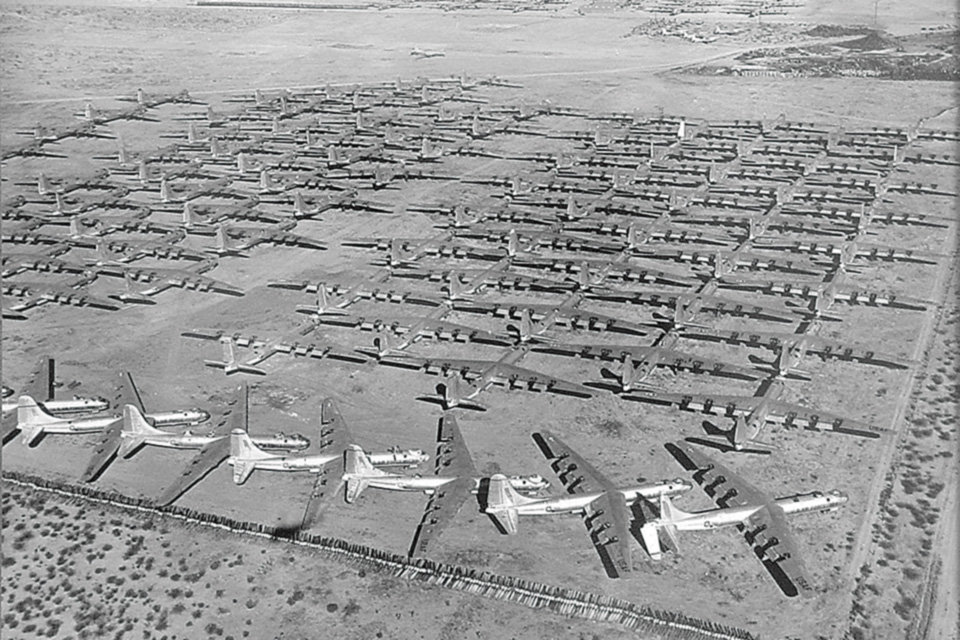 Peacemakers parked at Davis-Monthan AFB await their final fate—scrapping and smelting into aluminum and magnesium ingots. (U.S. Air Force)