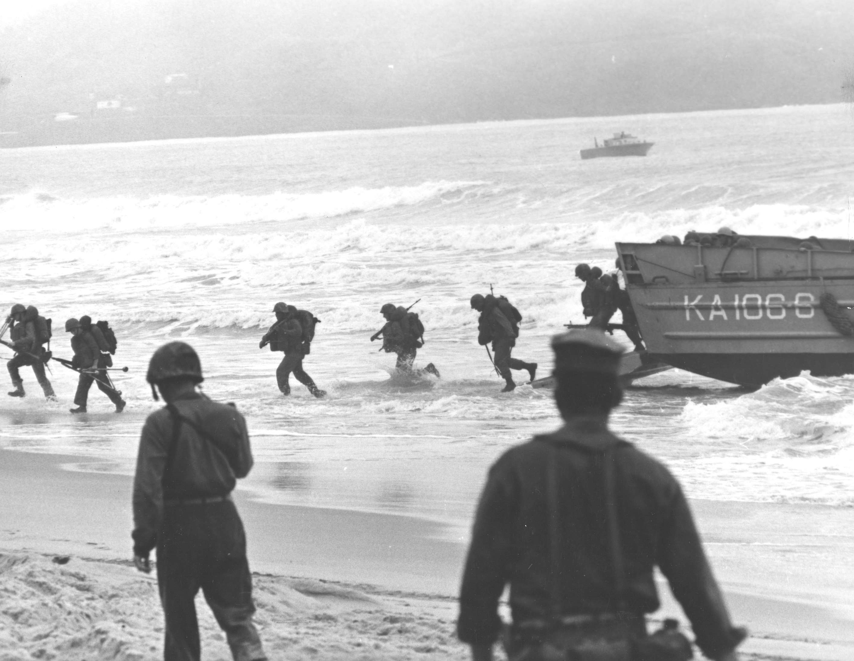 Marines landing at Da Nang area beach. (U.S. Marine Corps)