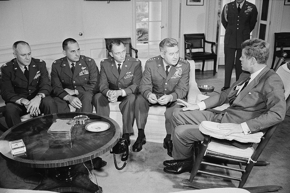 President John F. Kennedy confers with General LeMay and Air Force officers during the October 1962 Cuban Missile Crisis. (Bettmann/Getty Images)