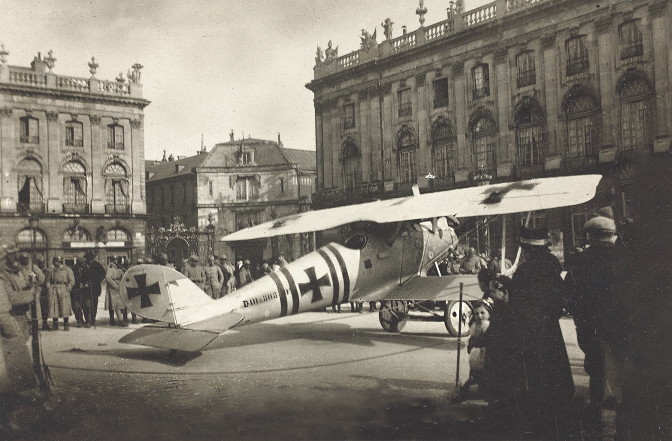 German soldiers gather around a Pfalz D.IIIa in 1918. (Print Collector/Getty Images)