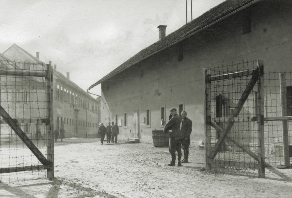 Stalag VII-A was the author’s last POW camp, although he had to wait more than a week beyond its April 29, 1945, liberation to depart. (Bundesarchiv N 1578 Bild-0106 Foto: Berg, Erik)