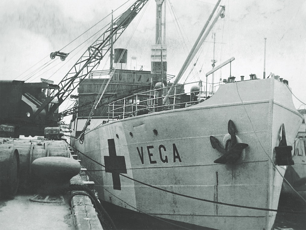 The International Red Cross ship SS Vega delivers packages of food to civilians in Guernsey in 1944. (Imperial War Museums)