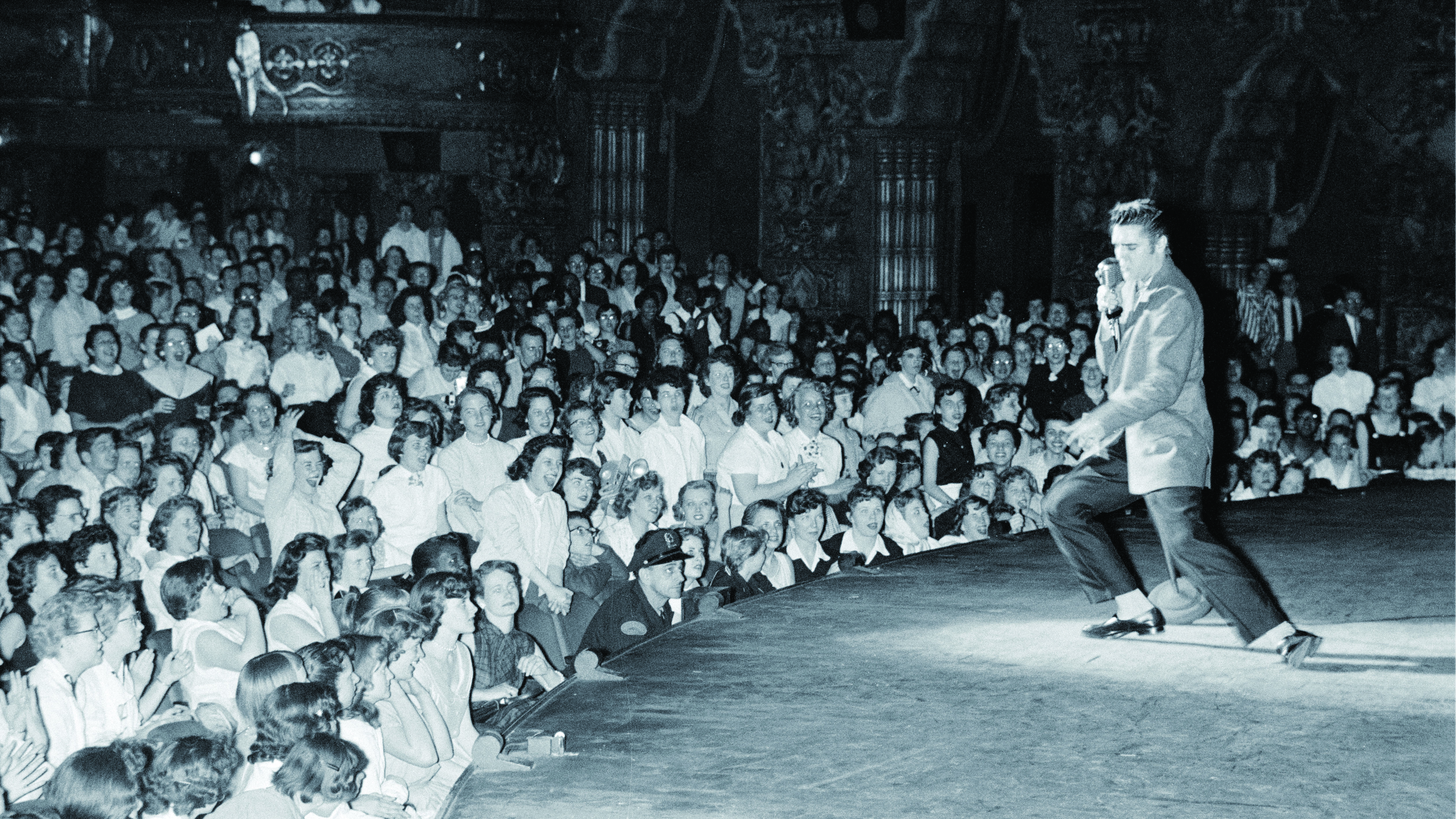 Elvis-Presley-Fox-Theater-Michigan-1956.