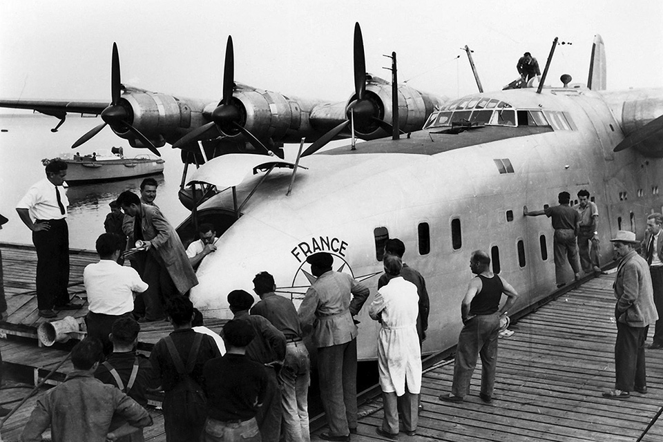 Passengers disembark from Latécoère 631-08 (shown in service with France Hydro), which crashed in a storm in Cameroon during a cargo flight on September 10, 1955, killing all 16 on board—the last flight of any “Laté” 631. (Old Machine Press)