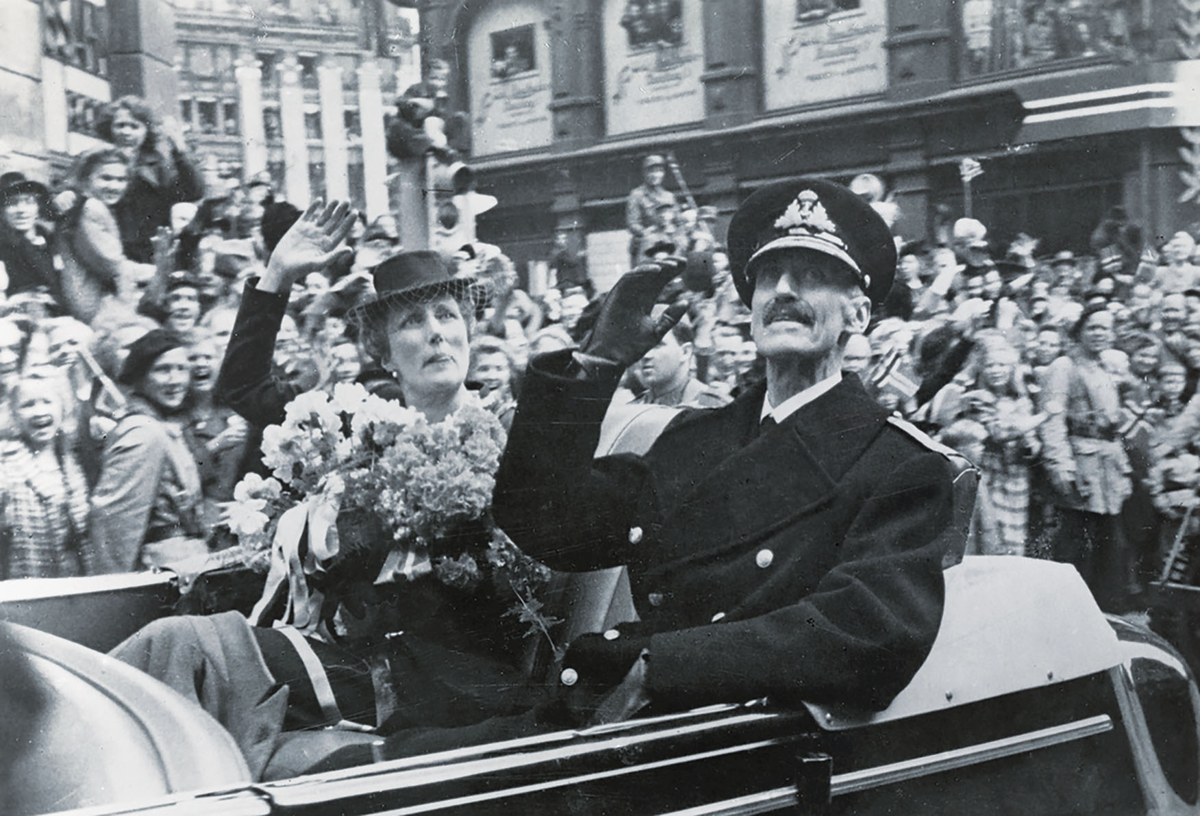 King Haakon VII returns to Oslo from Britain in June 1945. Soon after he awarded Steinbeck the Freedom Cross for wartime achievement. / Oslo Museum