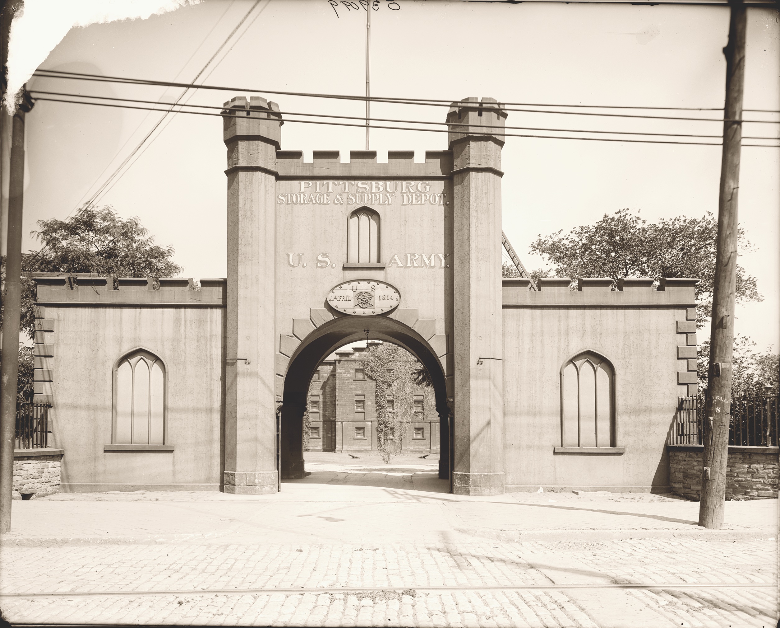 Workers who toiled at the arsenal would have passed through the main gate, pictured above. From 1891 to 1911, Pittsburgh officially dropped the “h” from its name, hence the spelling. (Library of Congress)