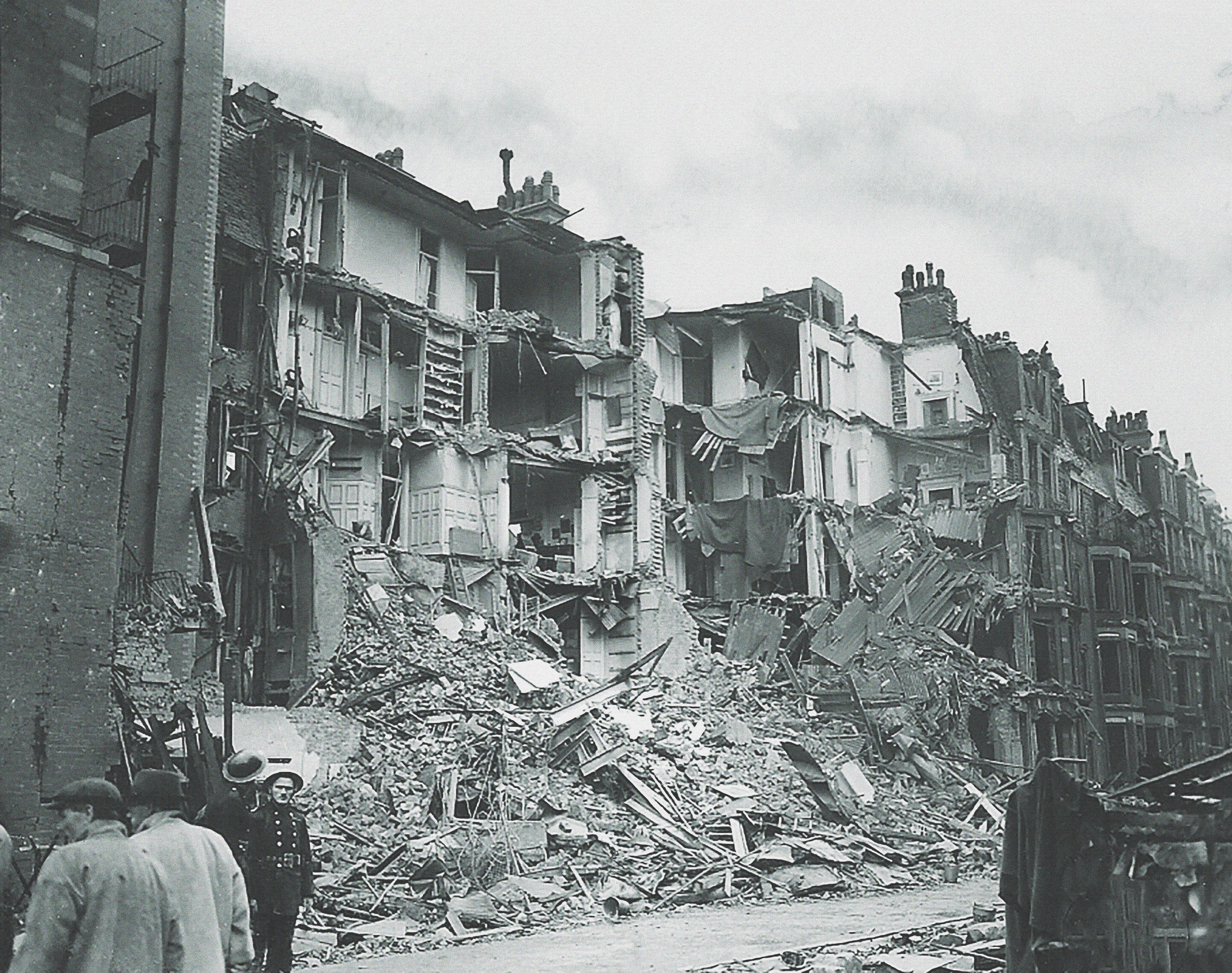 Buildings on the north side of Sloane Court were especially hard-hit by the detonation of the V-1’s 1,870-pound warhead. / Alex Schneider, londonmemorial.org