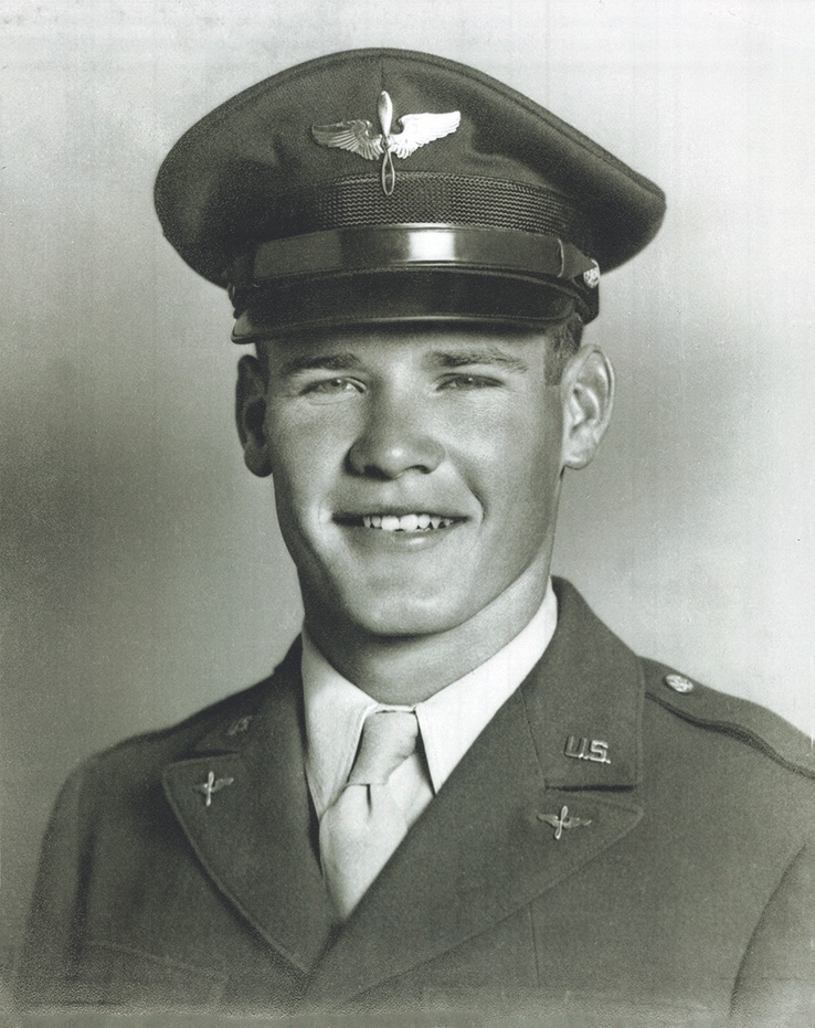  A fresh-faced Tom Landry, aged 19, left college in 1943 after one semester to join the U.S. Army Air Forces. (Dallas Historical Society/Tom and Alicia Landry Family Collection) 