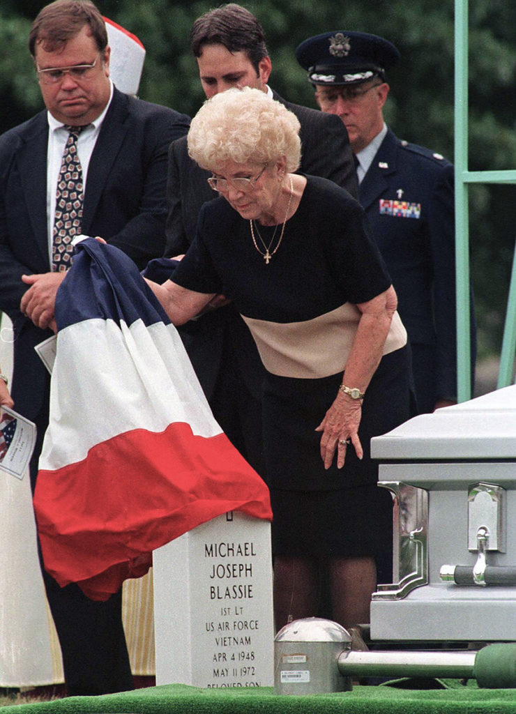 Jean Blassie unveils the headstone marking the grave of her son First Lt. Michael J. Blassie during services at Jefferson Barracks National Cemetery in St. Louis July 11. Twenty-six years after his death during a mission over South Vietnam, Blassie, whose remains had been interred at Arlington National Cemetary since 1984, was buried with full military honors. TP/RC/CLH/ - RP1DRIFYLMAD