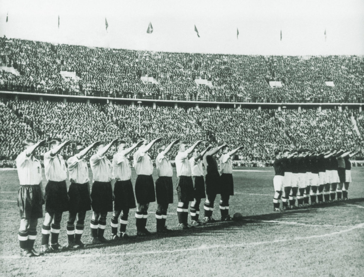England's soccer team gives Nazi salute