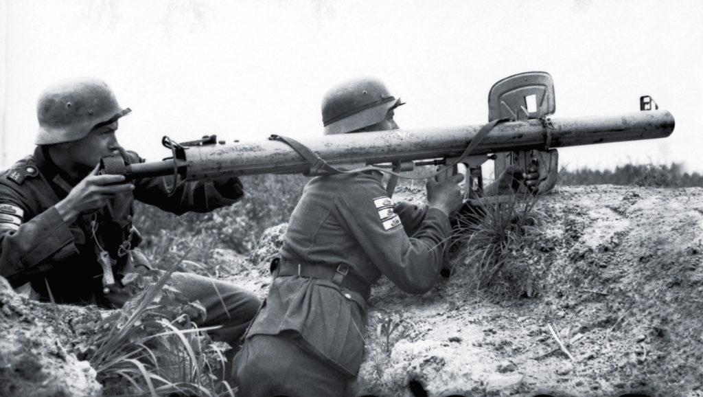 German troops holding a Panzerschreck