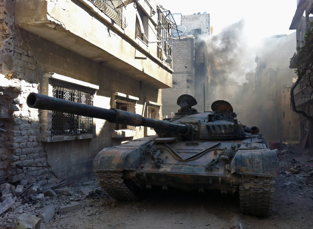 Syrian government T-72 tank lies abandoned