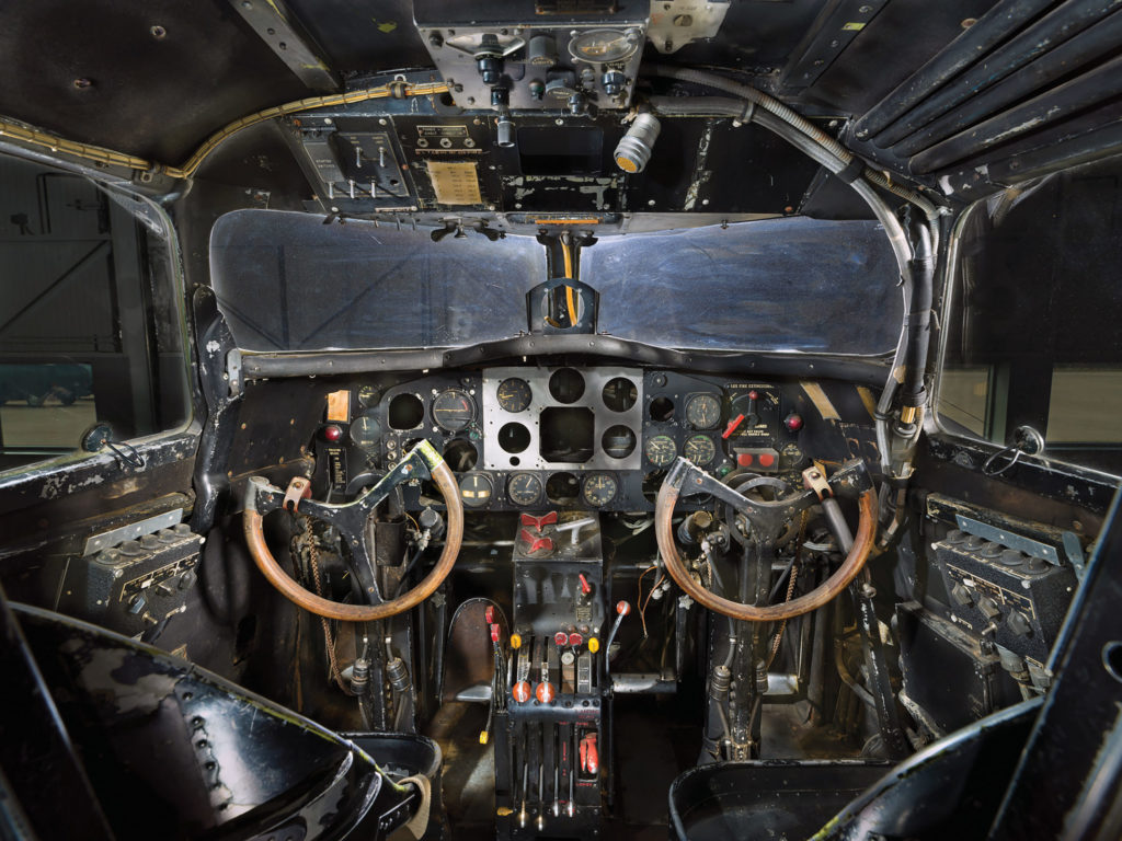 boeing-247-cockpit