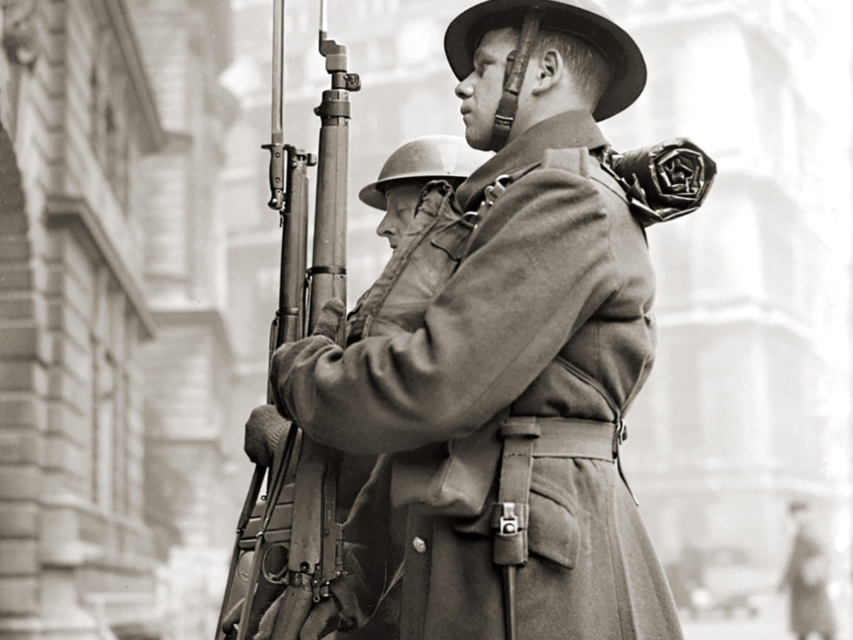 ww2-britain-lee-enfield-rifle-home-guard