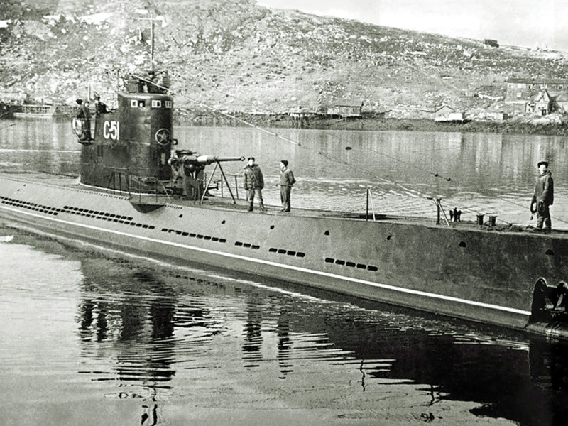 ww2-soviet-s-class-submarine-dock