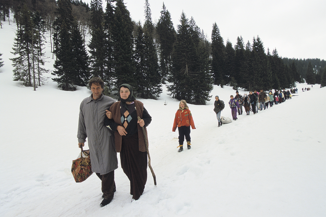 Photo of Kosovo refugees fleeing to Rozhaje in Yugoslavia.