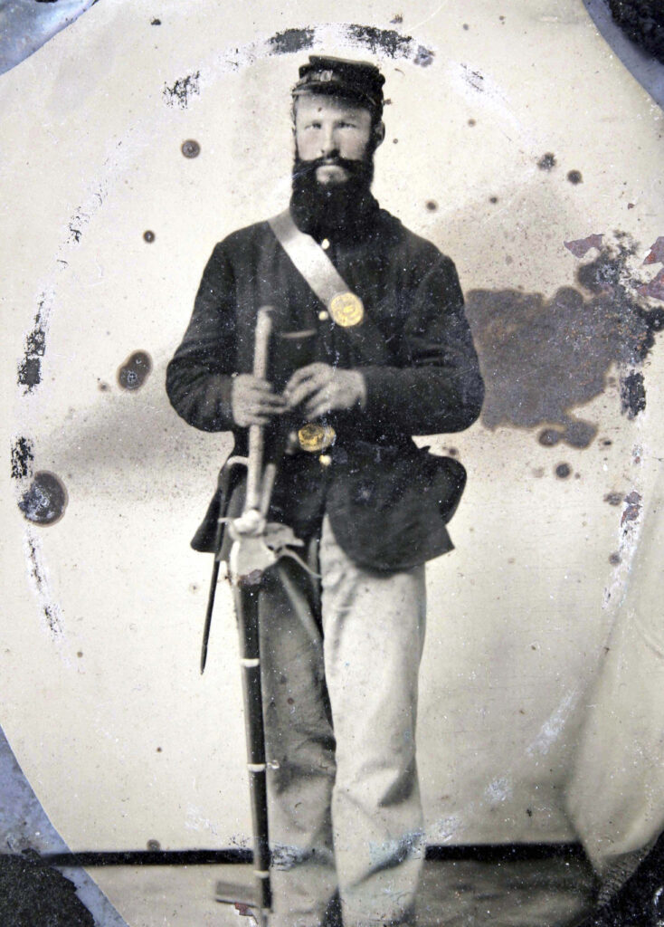Union soldier posing with Spencer rifle