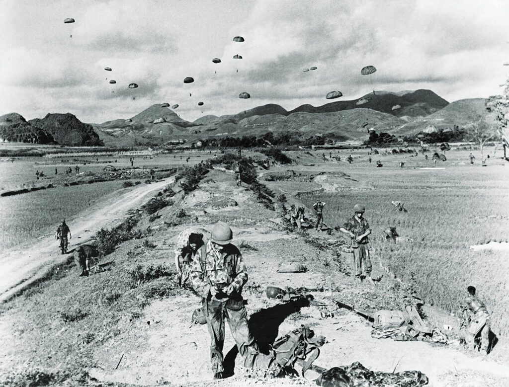 Photo of French paratroopers during the Operation Hirondelle, on Lang son to destroy Viet Minh supply munitions and arms, during the Indochina War. 1953.