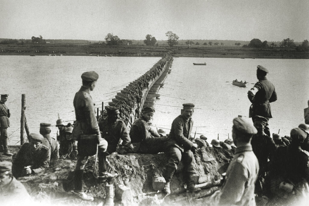 Photo of the German army crossing the Daugava River, 1917.