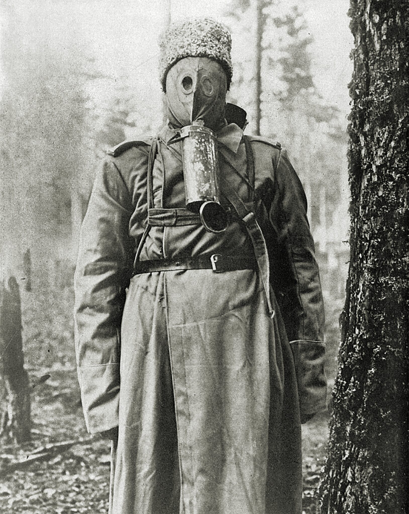 Photo of a Russian soldier in gas mask, eastern front, Russia, WW1
