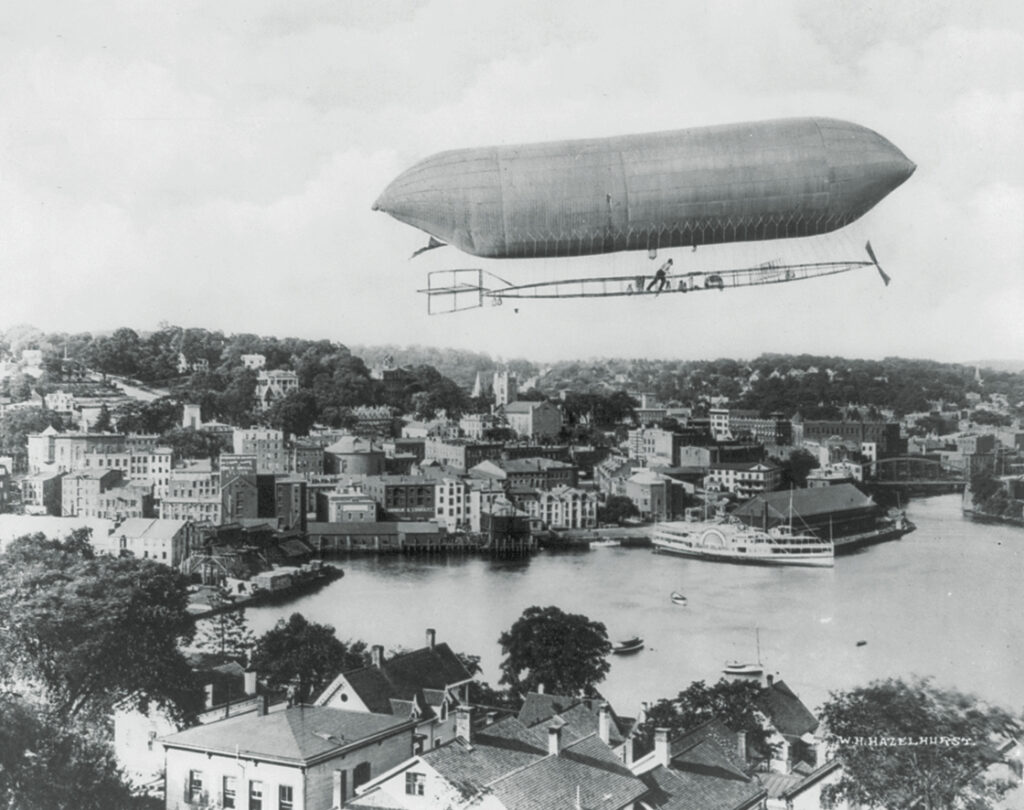 Photo of Baldwin's first airship fling over Connecticut.