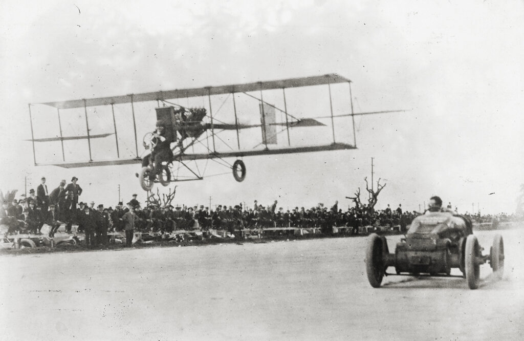 Photo of Californian airman Lincoln Beachey flying a Curtiss plane against Barney Oldfield in Los Angeles.