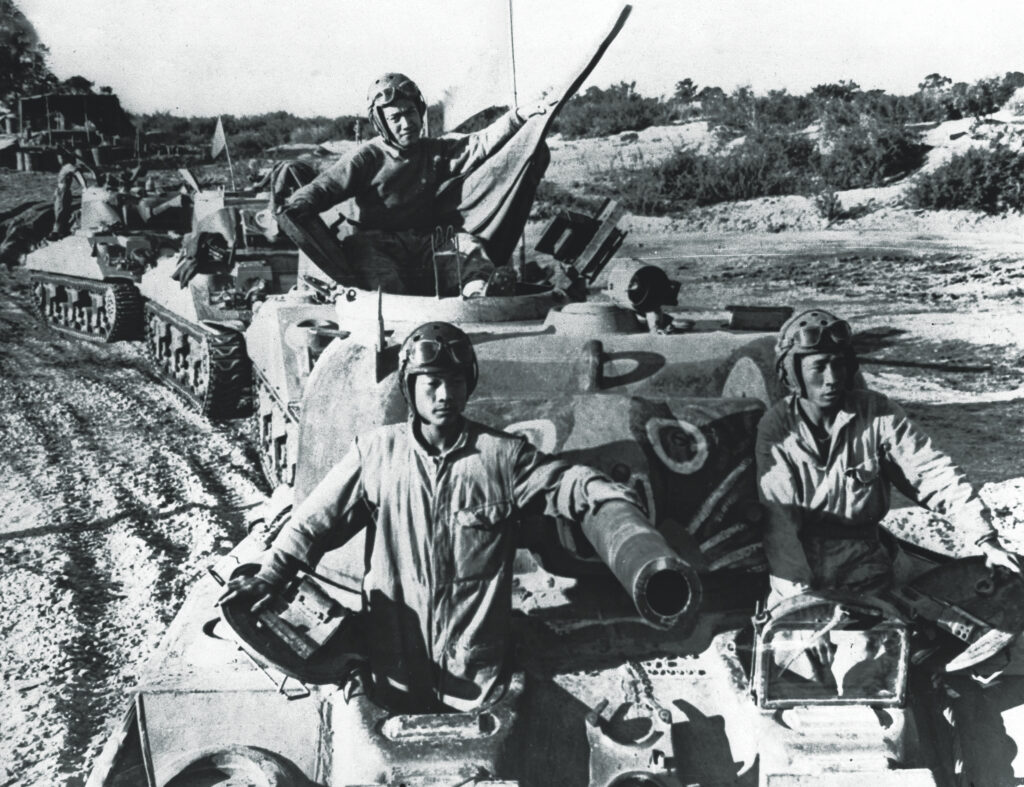 chinese-soldiers-sherman-tank-ww2-burma-1944