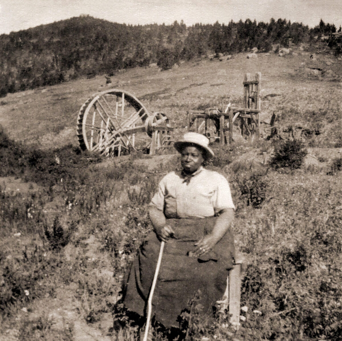 Millie Ringold sitting in a Montana field