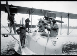 harris-ewing-teddy-roosevelt-plane-potomac-river