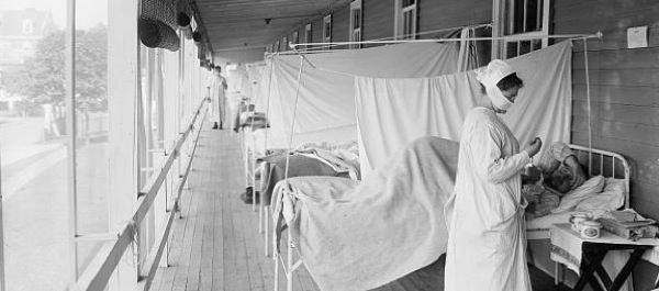 Makeshift treatment area on a porch at Walter Reed Hospital during 1918 flu epidemic. Library of Congress.
