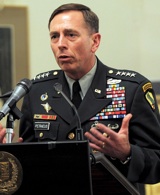 Gen. David Petraeus addresses returning WWII vets.