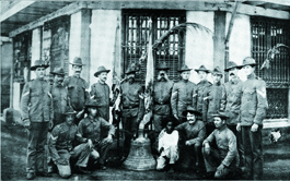 U.S. soldiers who survived a Filipino ambush in 1901 pose with a church bell used to signal the attack. The American military still holds this bell and two others despite protests (Photo: Brown, Fred R. 1909. History of the Ninth U.S. Infantry, 1799–1909. Chicago: R.R. Donnelley & Sons Co.)
