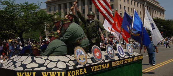 The Americans Veterans Center reestablished Memorial Day parades in Washington, D.C. The 2009 parade drew nearly 300,000 spectators. Courtesy American Veterans Center.