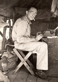 Bunkin with his typewriter on New Guinea.