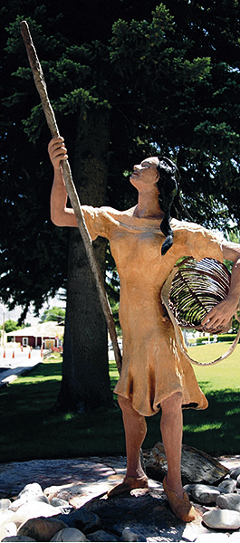Joe Pachak's harvester sculpture graces the courthouse lawn. (Photo by Bob Wynn)