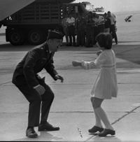 Hess, greeted by daughter Heidi in California, after nearly six years as a POW. (UCLA Charles E. Young Research Library Dept. of Special Collections, Los Angeles Times Photographic Archives)