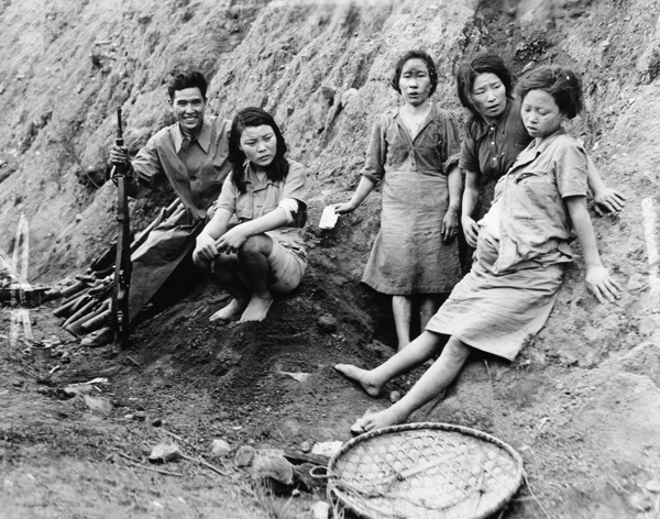 Four Korean comfort women, one pregnant, pose with a Chinese soldier who apparently helped free them from the Japanese in 1944. (Pvt. Hatfield/U.S. Army/National Archives)