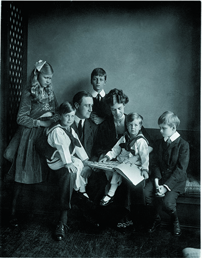 Franklin and Eleanor in 1919 with their children (from left): Anna, 13; Franklin Jr., 5; James, 12; John, 3; and Elliott, 9. A sixth child, also named Franklin Jr., died in infancy. (Franklin D. Roosevelt Presidential Library, Hyde Park, NY)